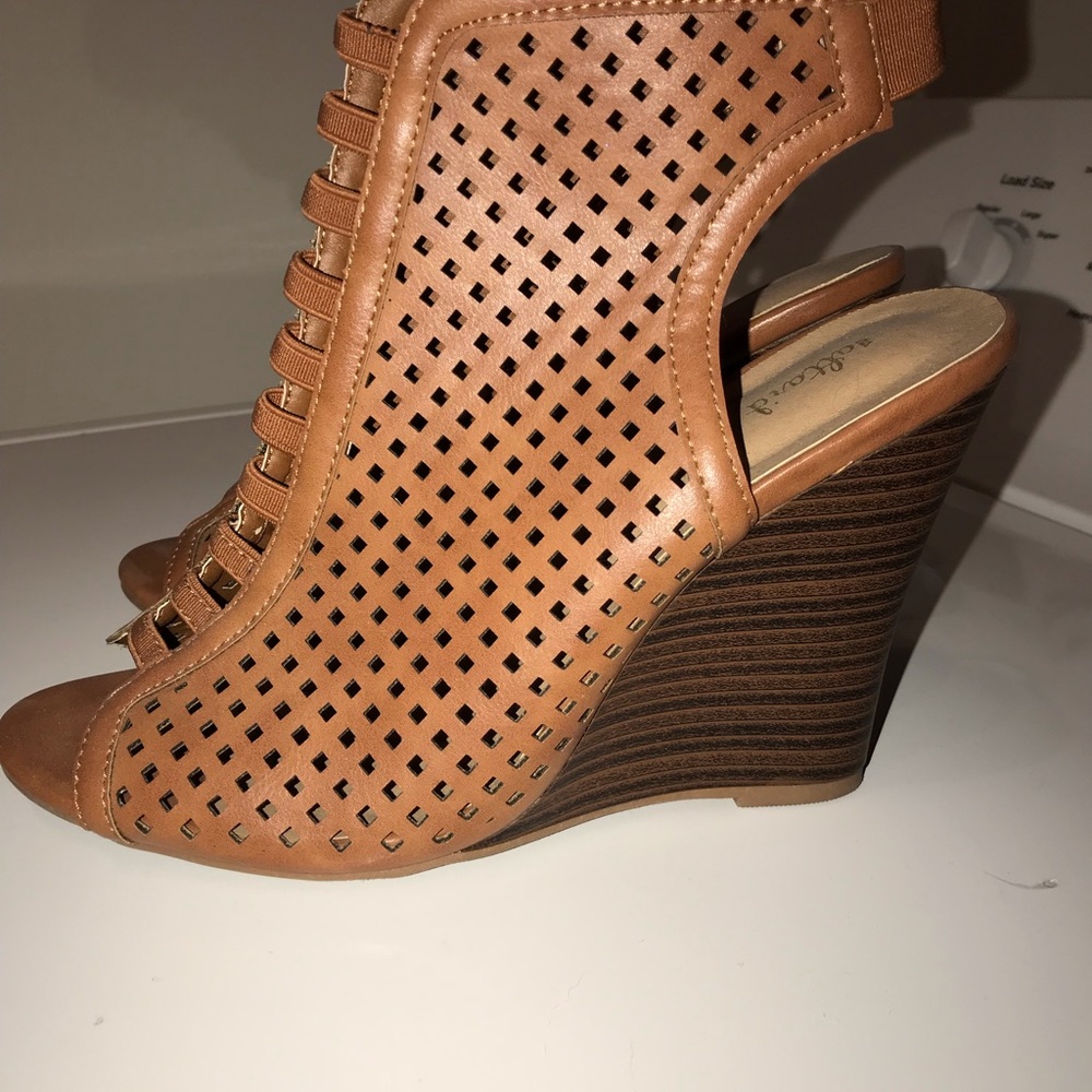 Summer wedges